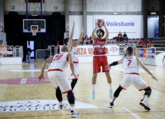 Serie B Lnp – Il derby: Mestre espugna Vicenza (88-76), allungo nel finale con Fazioli. E’ in testa da sola: festa doppia per coach Ferraboschi.